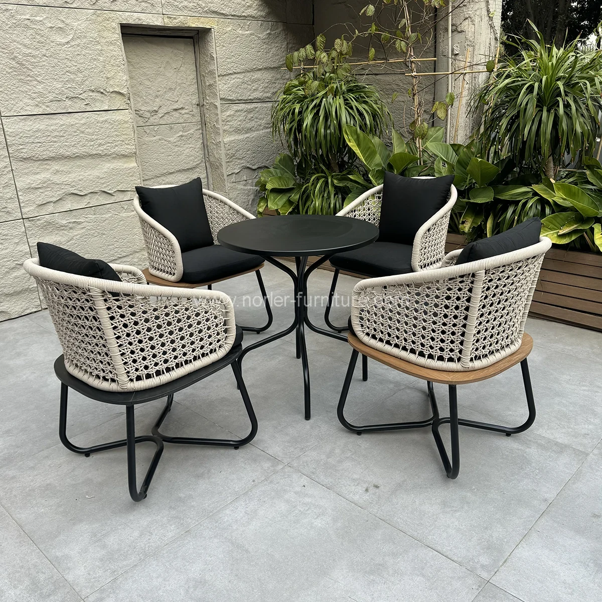 Peani Rattan PE PE