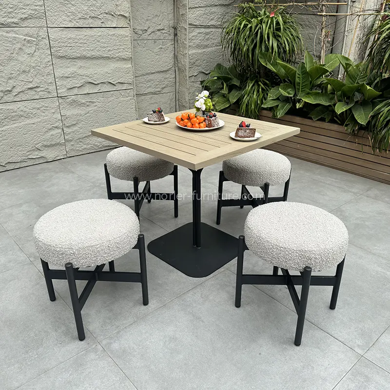 Balkon meja meja kothak ruangan