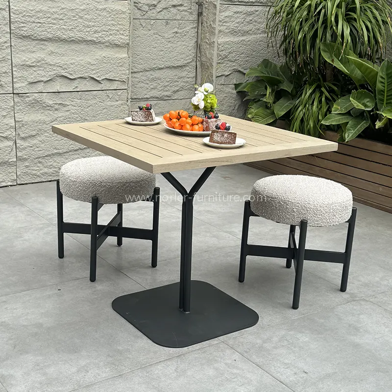 Balkon meja meja kothak ruangan